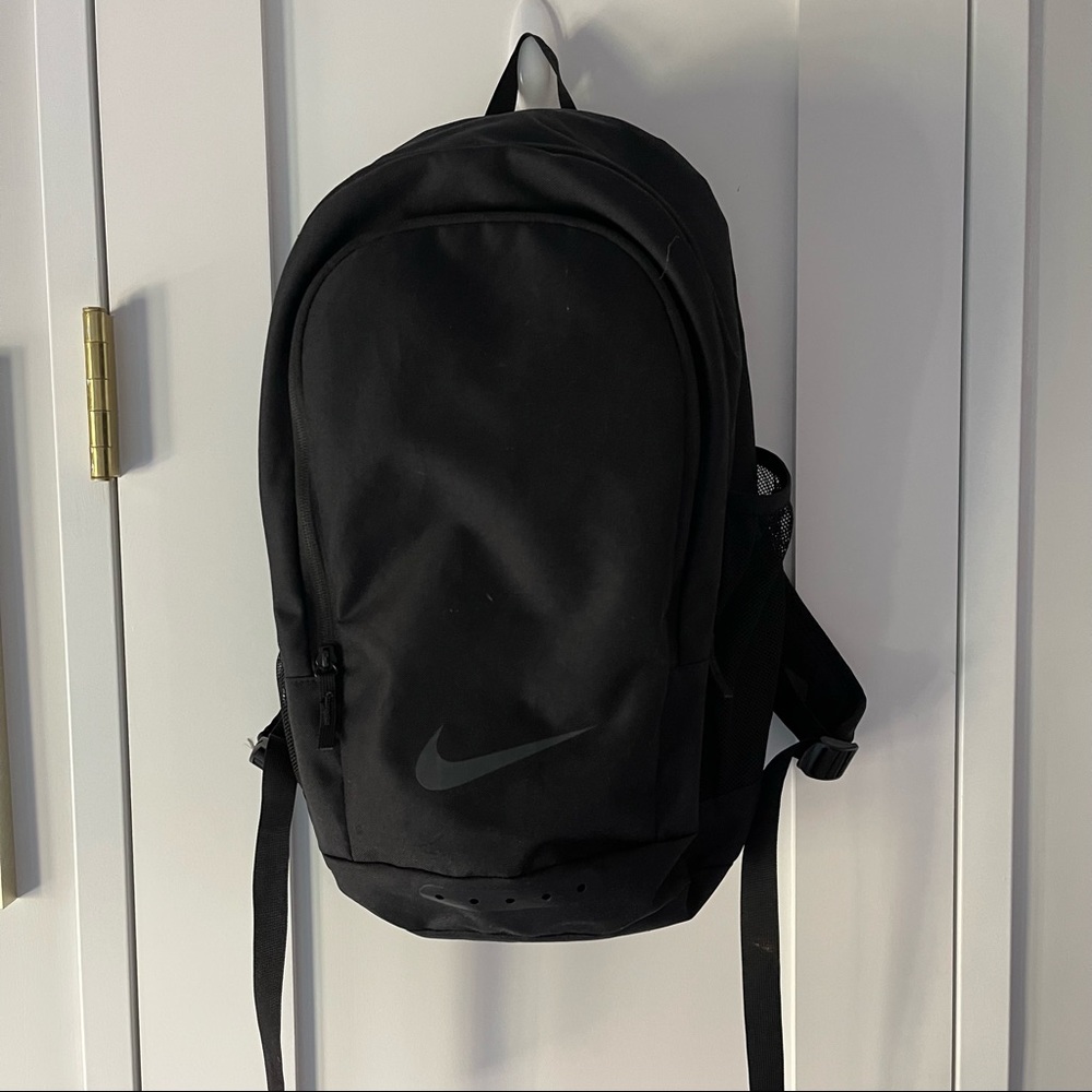 BLACK NIKE BACKPACK